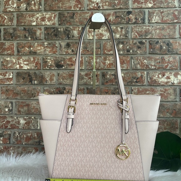 Micheal Kors purse and wallet - Picture 3 of 14